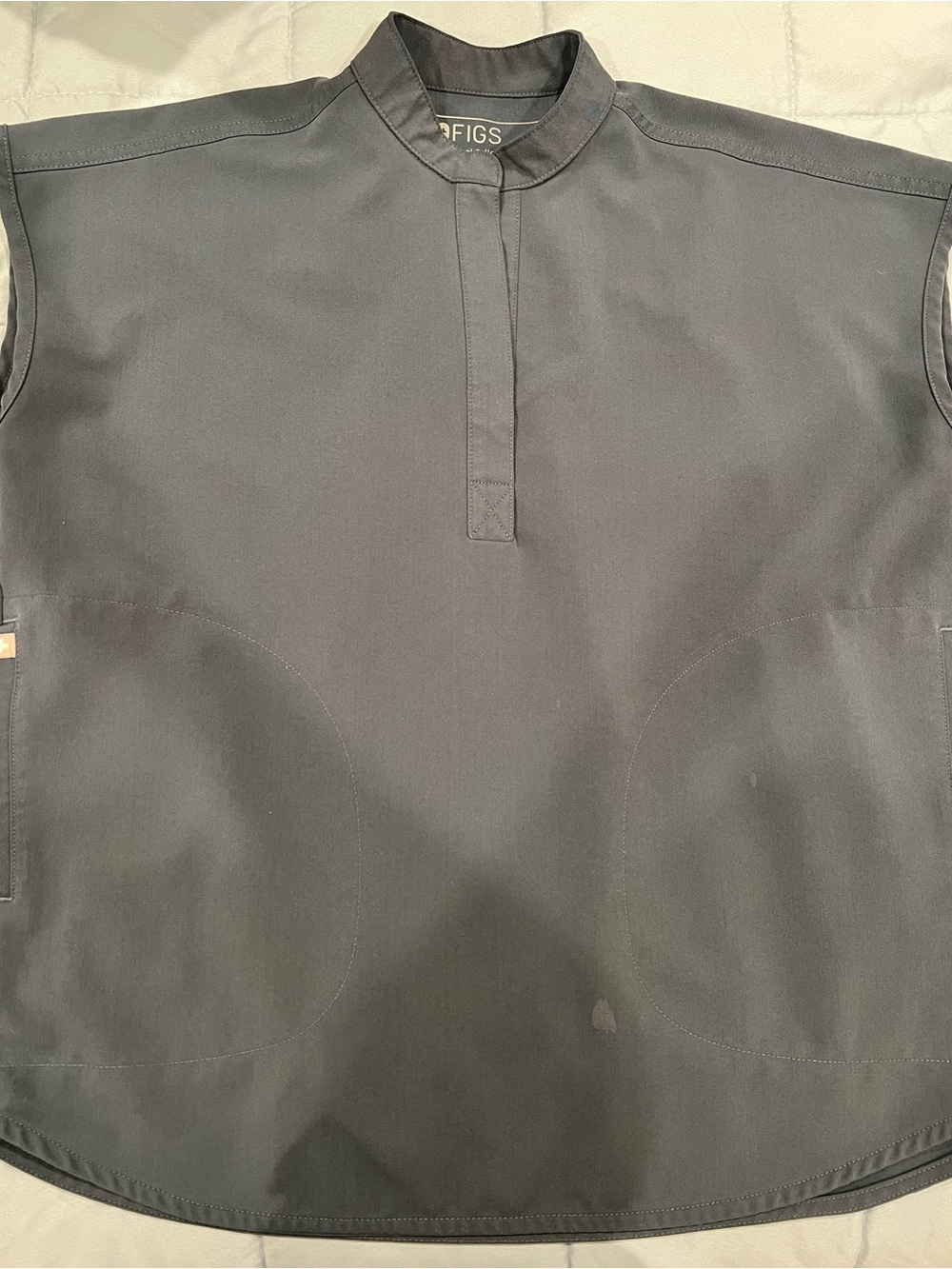 Figs scrubs in gray color